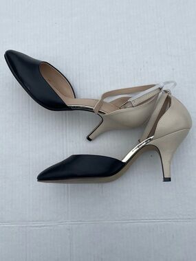 Apt. 9 Two-Tone Pointed Heels in Black and Cream Size 9